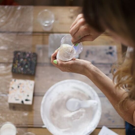 Darbnīca akrila ģipša dekora un aproces izgatavošana